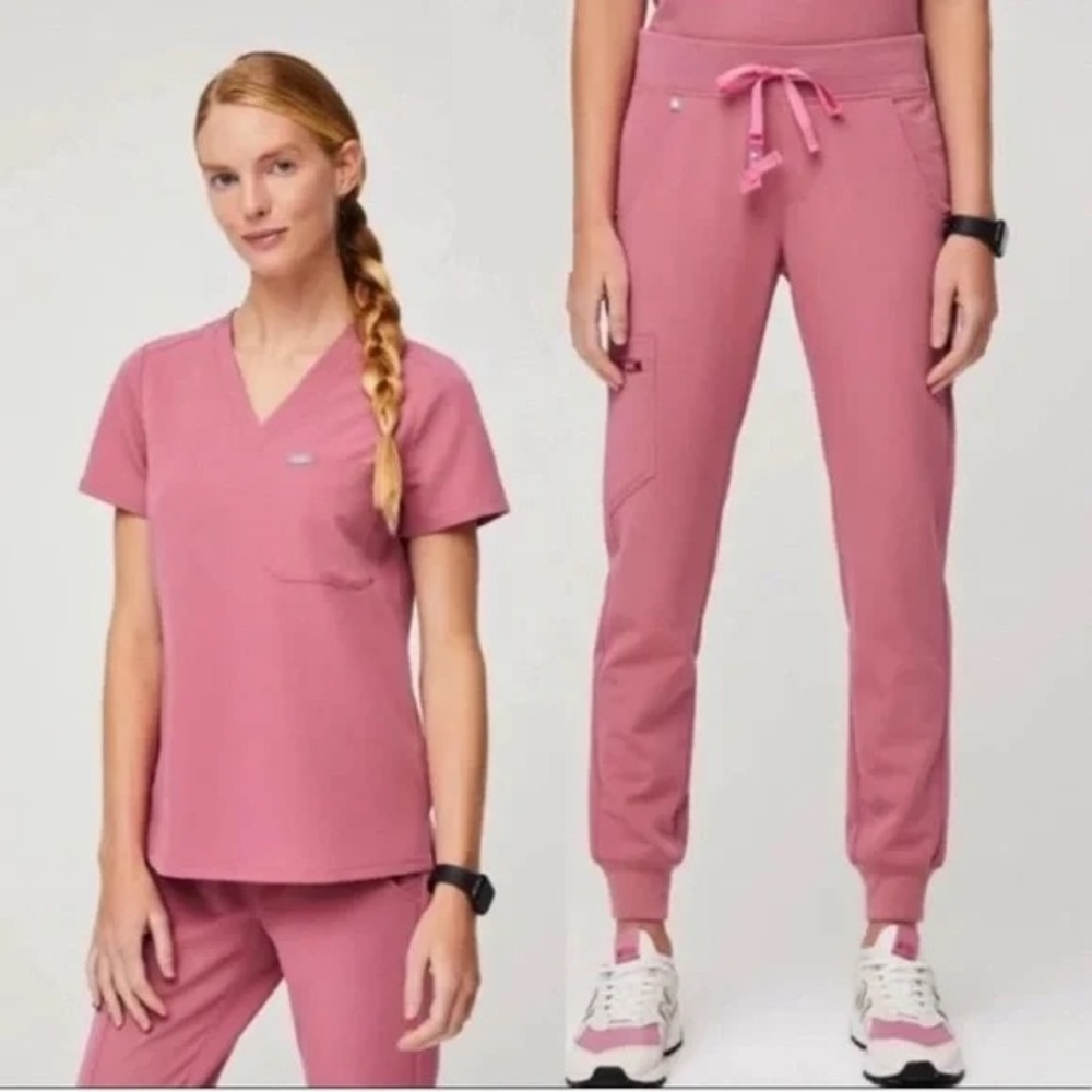 FIGS Women’s Scrub Set in Dusty Rose